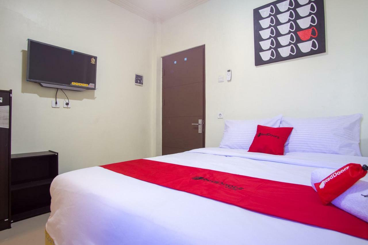 Reddoorz Near Taman Kota Ternate Hotell Eksteriør bilde